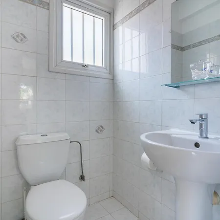 3br Family House 100m W/ Parking & Yard Paralimni
