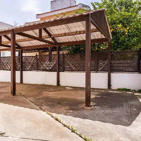3br Family House 100m W/ Parking & Yard Dom wakacyjny *