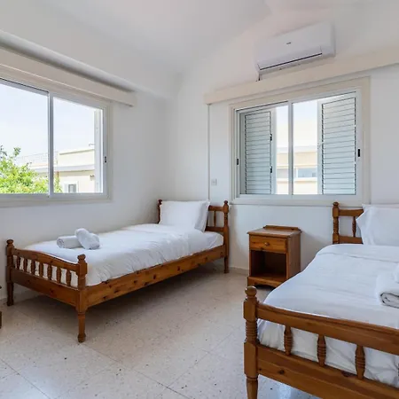 3br Family House 100m W/ Parking & Yard Dom wakacyjny